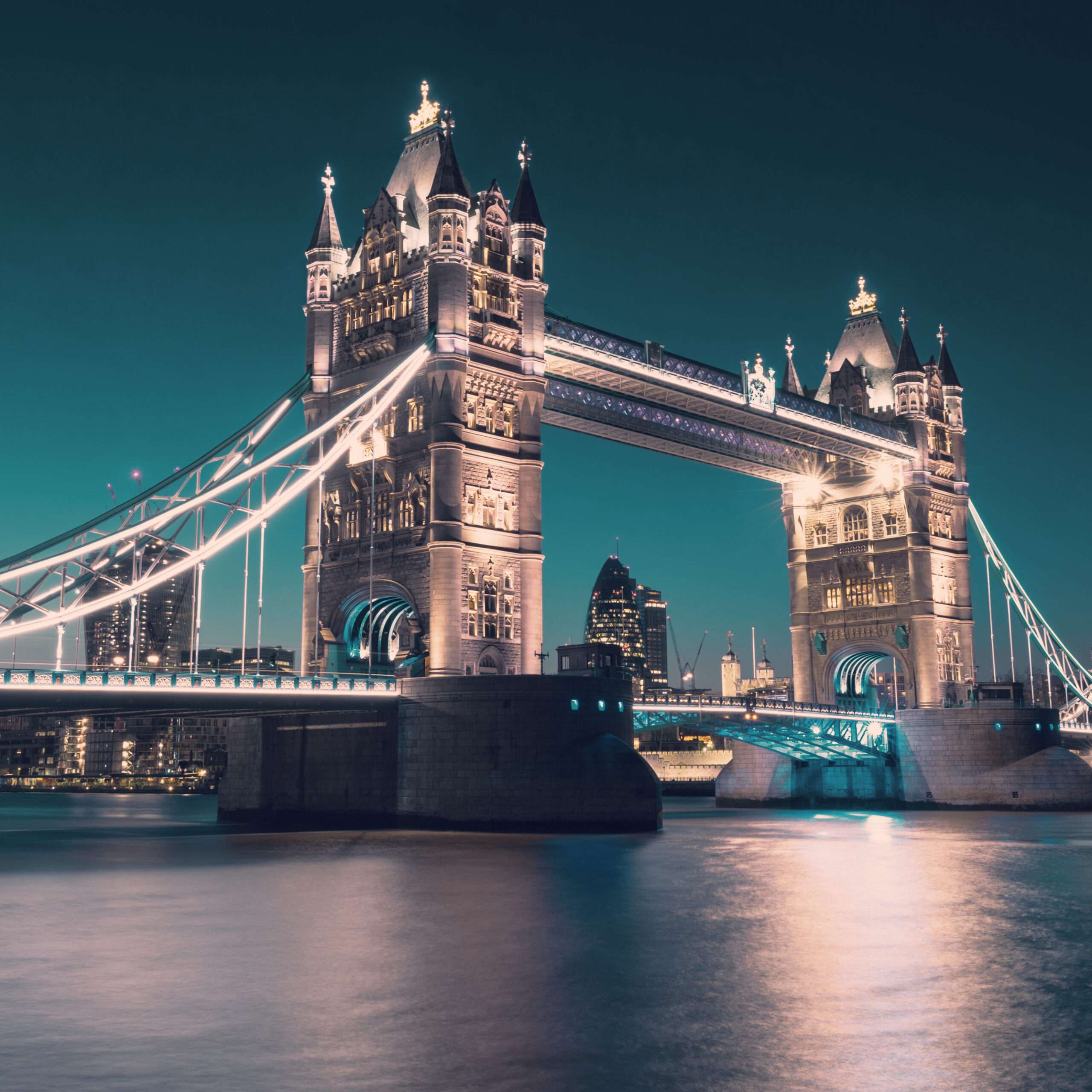 VSMR Visas Tower bridge in London, toned image