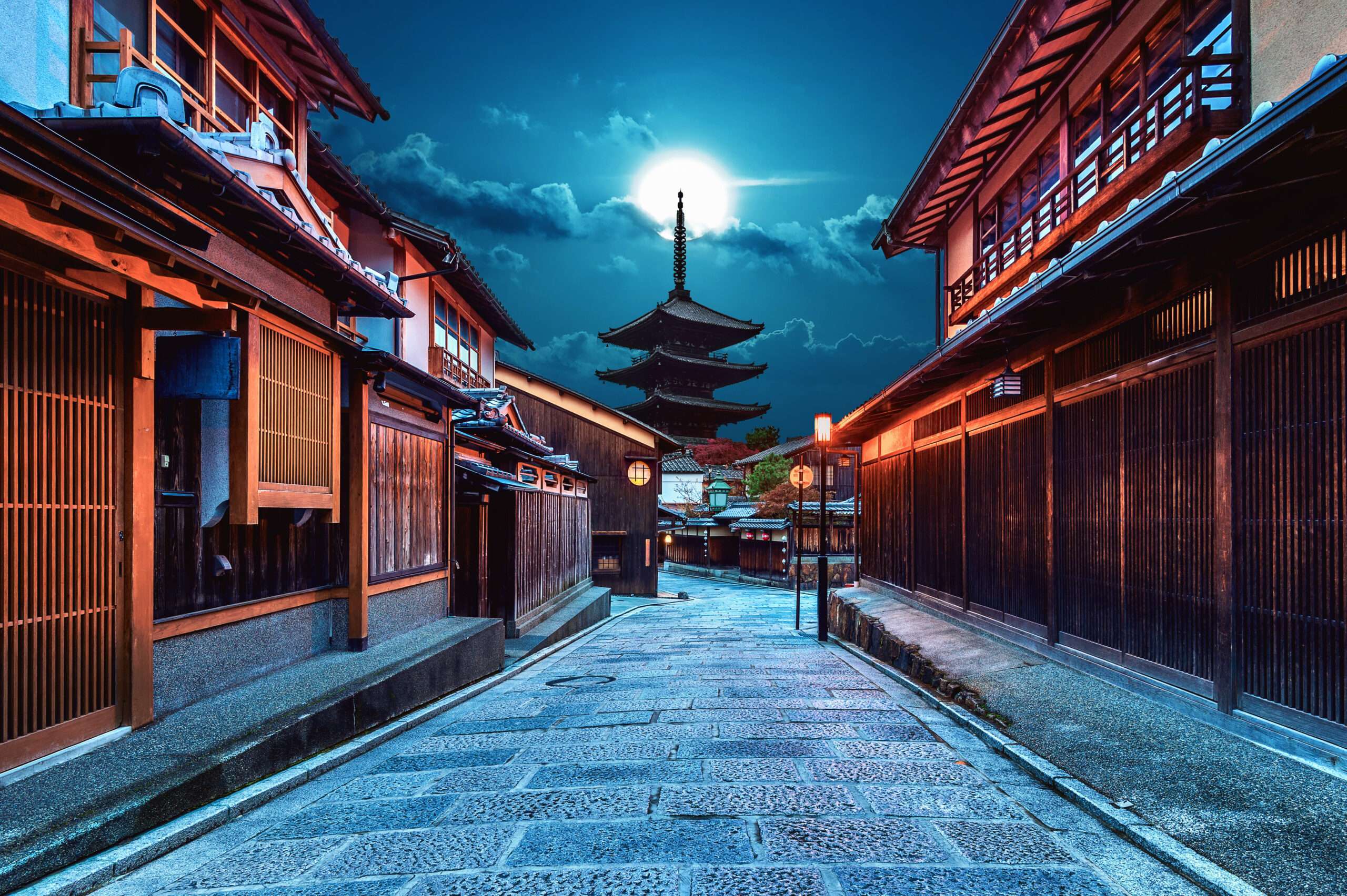 VSMR Visas Yasaka Pagoda and Sannen Zaka Street in Kyoto, Japan.